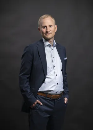 Half-length portrait on a dark background, vertical: Samppa Lajunen